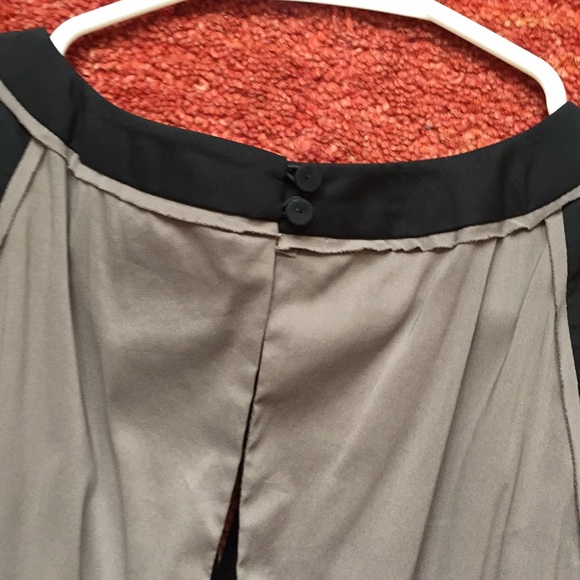 BCBGMaxAzria Grey and Black Dress. Size 2. - Picture 4 of 8